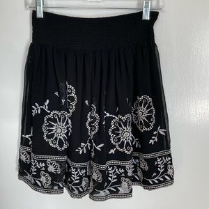 White House, Black Market, Black and white embroidered skirt. Size XS